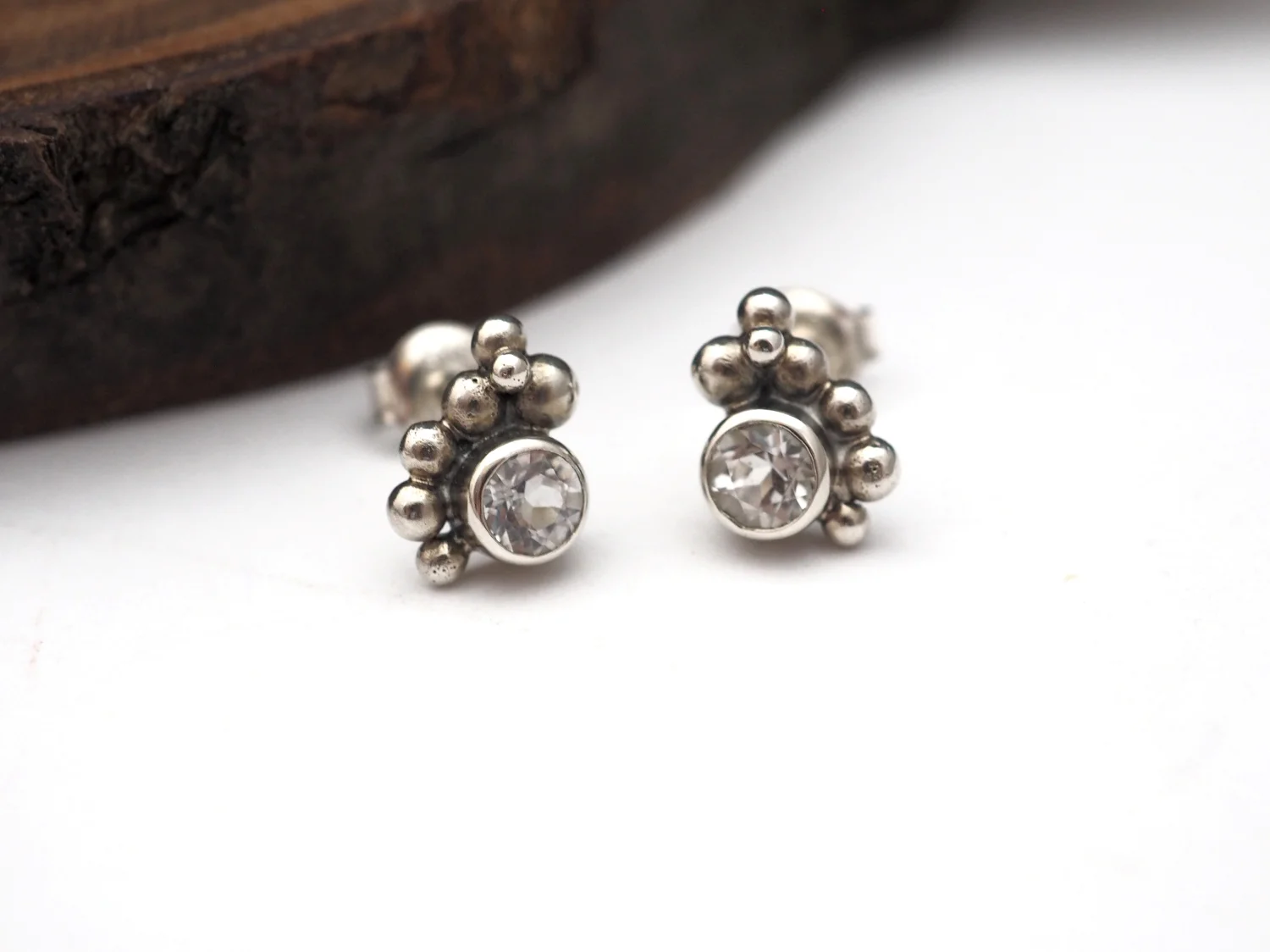 Przebiśniegi z topazami