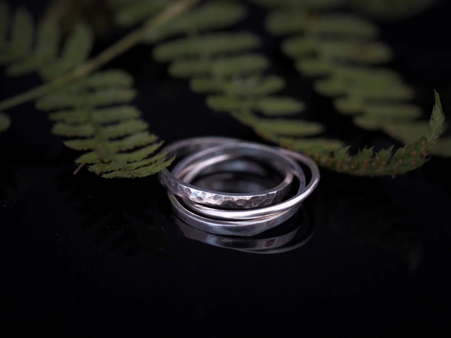 Spleciony pierścionek