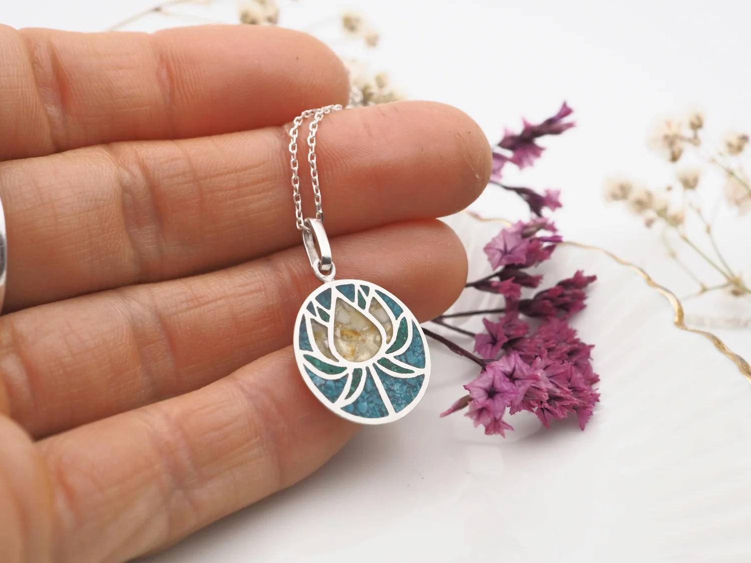 Kwitnący kwiat lotosu 