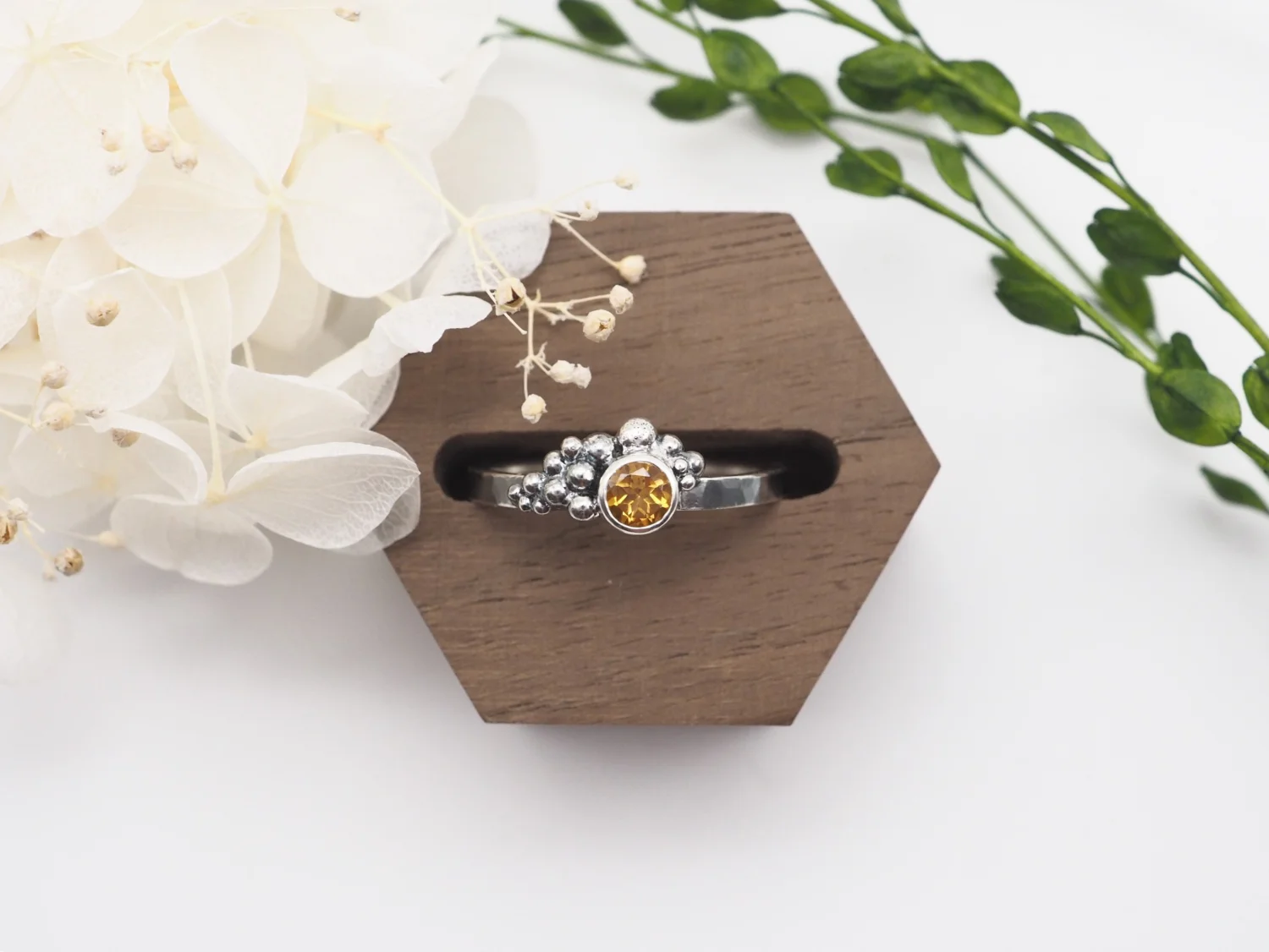 Słoneczny pierścionek